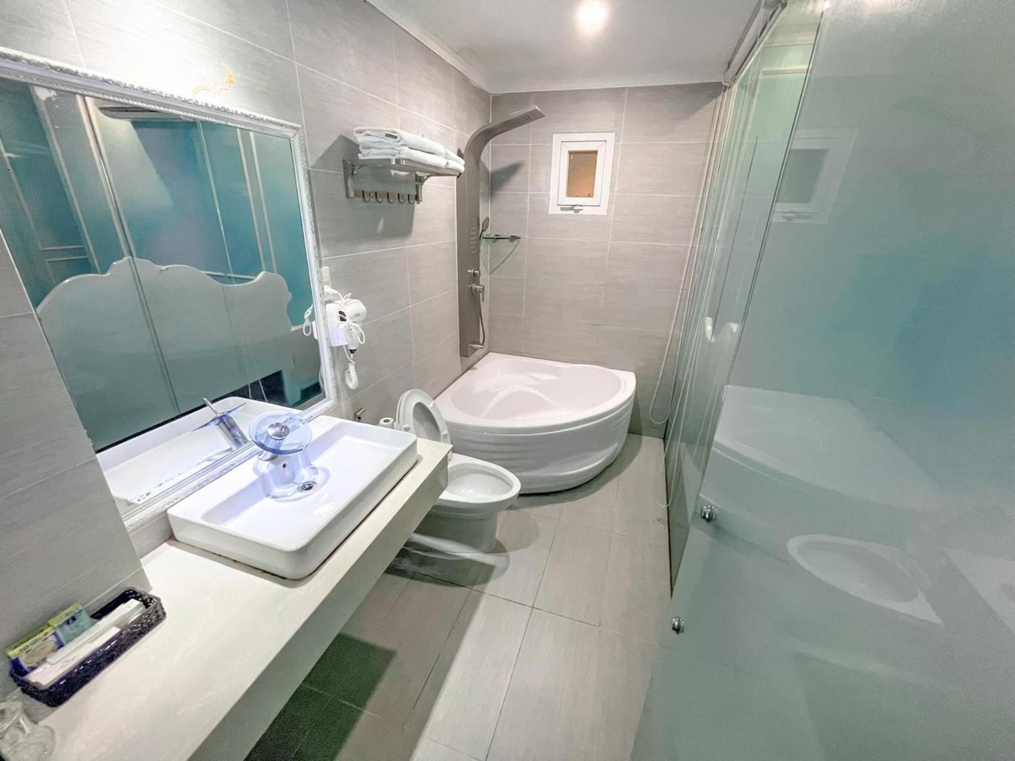 Khai Hung Hotel Binh Chanh Ho Chi Minh City Exterior photo